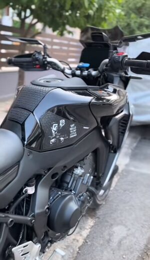 Yamaha Tracer 9 2025 Tankpad Set Αντιολισθητικά αυτοκόλλητα ντεπόζιτου Μαύρο - Λευκό Tony Montana