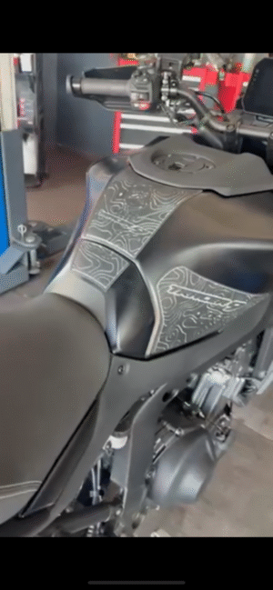 Yamaha Tracer 9 2025 Tankpad Set Αντιολισθητικά αυτοκόλλητα ντεπόζιτου Μαύρο - Γκρι