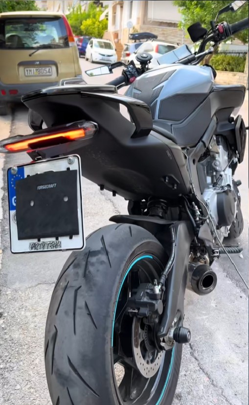 {5800F387-8F80-4F8F-8C91-6E93F336C259}(3) Βάση Πινακίδας CFMOTO 675SR-R / 675NK The Mechanix