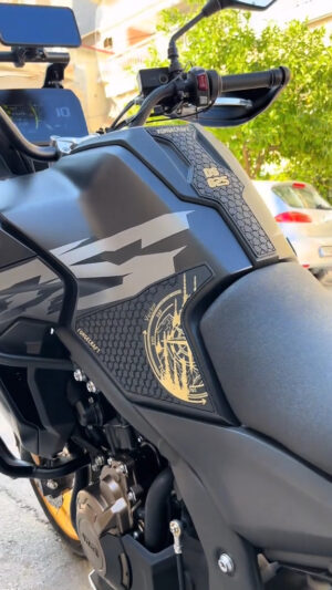 Voge DS625X-DS525X Tankpad Set Αντιολισθητικά αυτοκόλλητα ντεπόζιτου Μαύρο - Χρυσό
