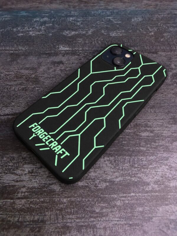 Θήκη κινητού Circuit Flow – Μαύρη βάση, Glow in the dark σχέδιο (ψηφιακή απεικόνιση)
