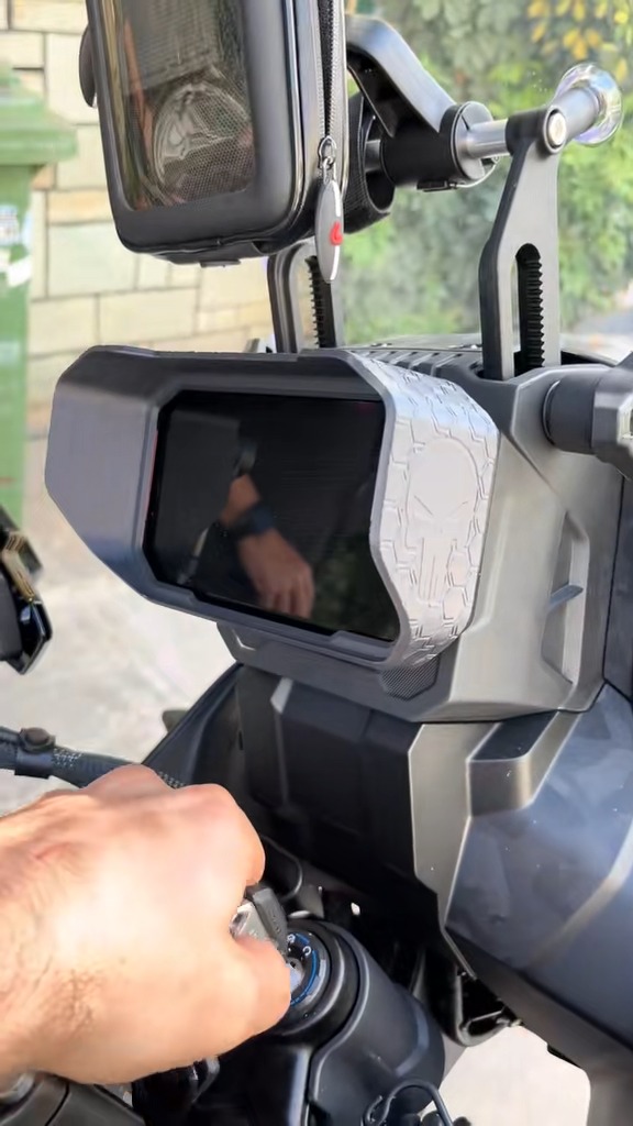 Σκίαστρο Οθόνης CFMoto 450MT – Hexstacy & Punisher, Γκρι / Μαύρο – εικόνα 2