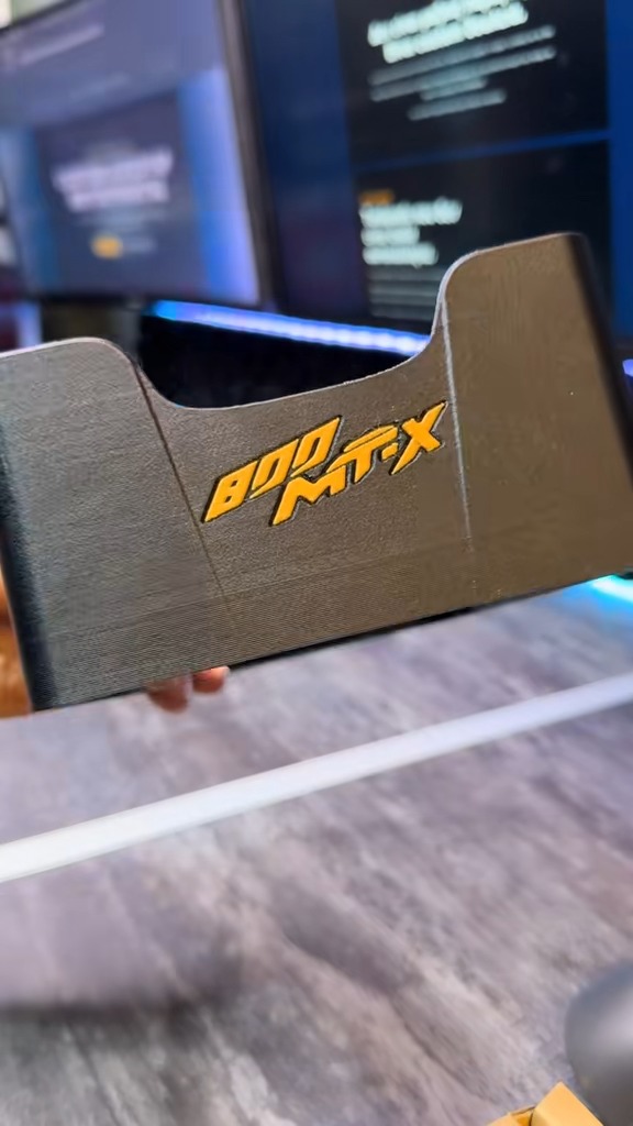 Σκίαστρο Οθόνης CFMoto 800MT-X – Carbon Fiber, Μαύρο / Χρυσό – Forgecraft