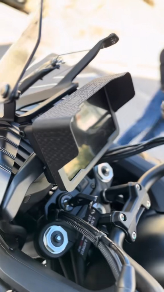 Σκίαστρο Οθόνης QJMotor SRT900 – Hex, Μαύρο – Forgecraft