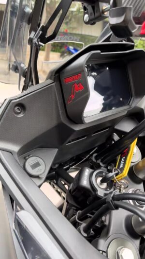 Σκίαστρο Οθόνης Honda Transalp 750 – Μαύρο / Κόκκινο – φωτογραφία 1