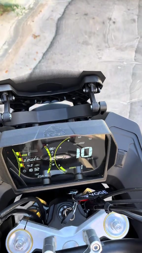 Σκίαστρο Οθόνης Voge DS900X – Μαύρο 1 Σκίαστρο Οθόνης Voge DS900X – Μαύρο – φωτογραφία 1
