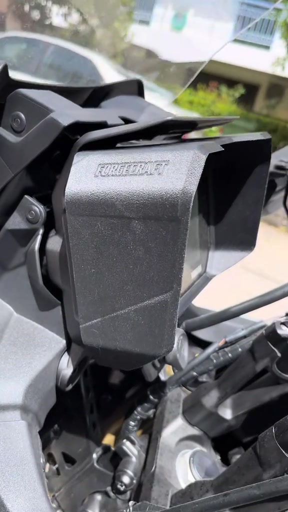 Σκίαστρο Οθόνης Yamaha Tracer 9 (2025+) – Μαύρο – τοποθετημένο, φωτογραφία 3