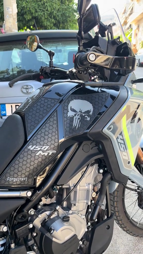 Tankpad Set CFMoto 450MT – Punisher, Μαύρο / Γκρι 2 Tankpad Set CFMoto 450MT – Punisher, Μαύρο / Γκρι – φωτογραφία 2