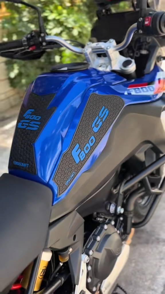 tankpad-bmw-f800gs-black-blue-1 Tankpad Set BMW F800GS – Μαύρο / Μπλε – Forgecraft