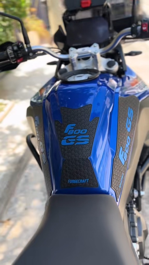 tankpad-bmw-f800gs-black-blue-2 Tankpad Set BMW F800GS – Μαύρο / Μπλε – εικόνα 2