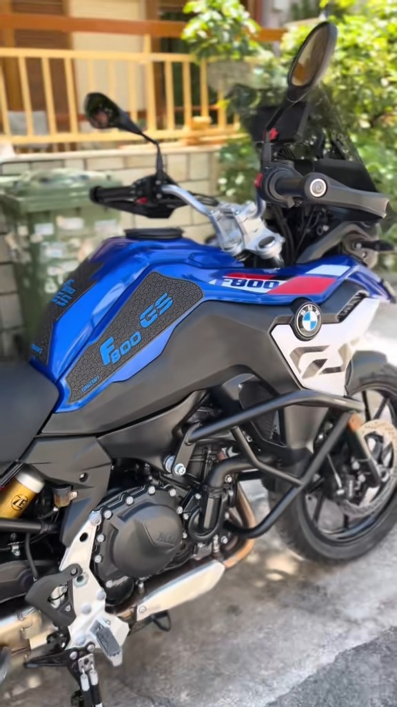 tankpad-bmw-f800gs-black-blue-4 Tankpad Set BMW F800GS – Μαύρο / Μπλε – εικόνα 4
