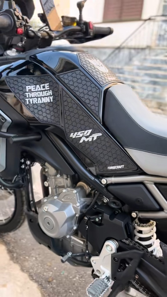 tankpad-cfmoto-450mt-decepticons-3 Tankpad Set CFMoto 450MT – Decepticons, Μαύρο / Λευκό – εικόνα 3