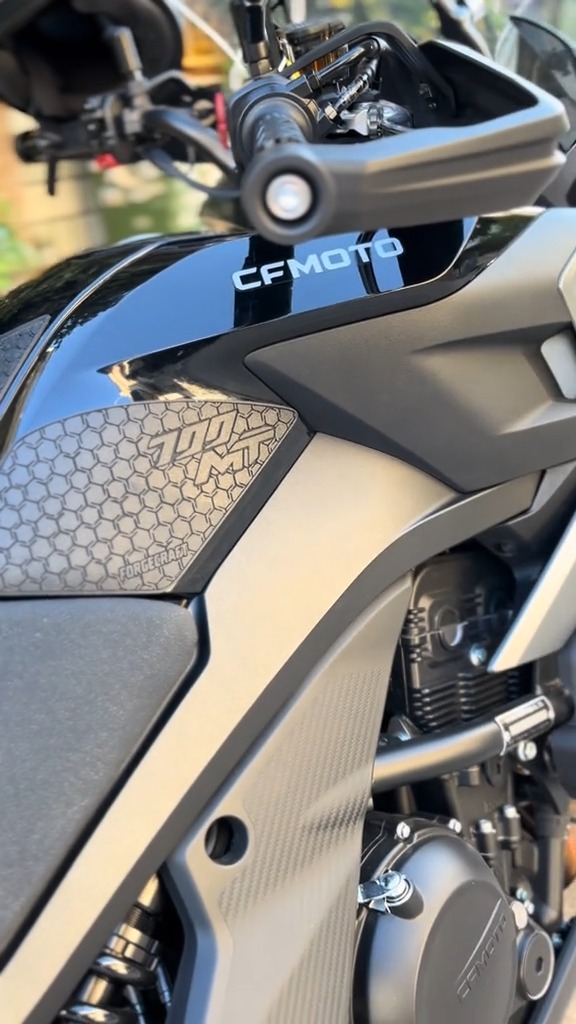 tankpad-cfmoto-700mt-hex-black-1 Tankpad Set CFMoto 700MT – Hex, Μαύρο – Forgecraft