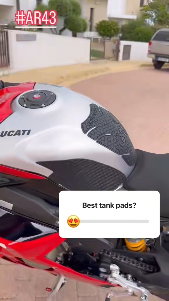 tankpad-ducati-panigale-v4-carbon-look-2 Tankpad Set Ducati Panigale V4 – Carbon Look, Μαύρο – εικόνα 2