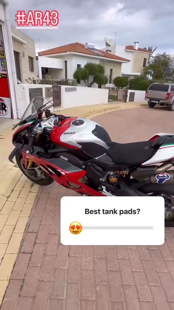 tankpad-ducati-panigale-v4-carbon-look-3 Tankpad Set Ducati Panigale V4 – Carbon Look, Μαύρο – εικόνα 3