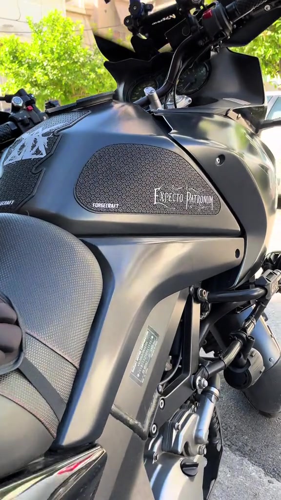 Tankpad Set Suzuki V-Strom 650 – Expecto Patronum, Μαύρο / Γκρι 3 Tankpad Set Suzuki V-Strom 650 – Expecto Patronum, Μαύρο / Γκρι – εικόνα 3