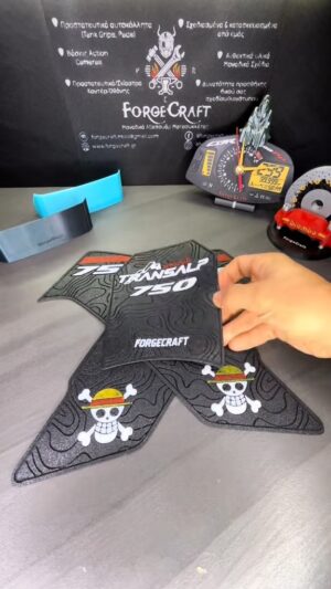 Tankpad Set Honda Transalp 750 – One Piece, Μαύρο / Λευκό / Κόκκινο / Κίτρινο – Forgecraft