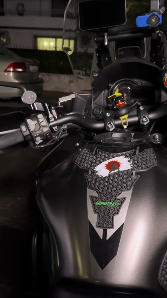 tankpad-kawasaki-versys-1000-green-eye-2 Tankpad Set Kawasaki Versys 1000 – Μαύρο / Πράσινο / Λευκό / Κόκκινο – εικόνα 2