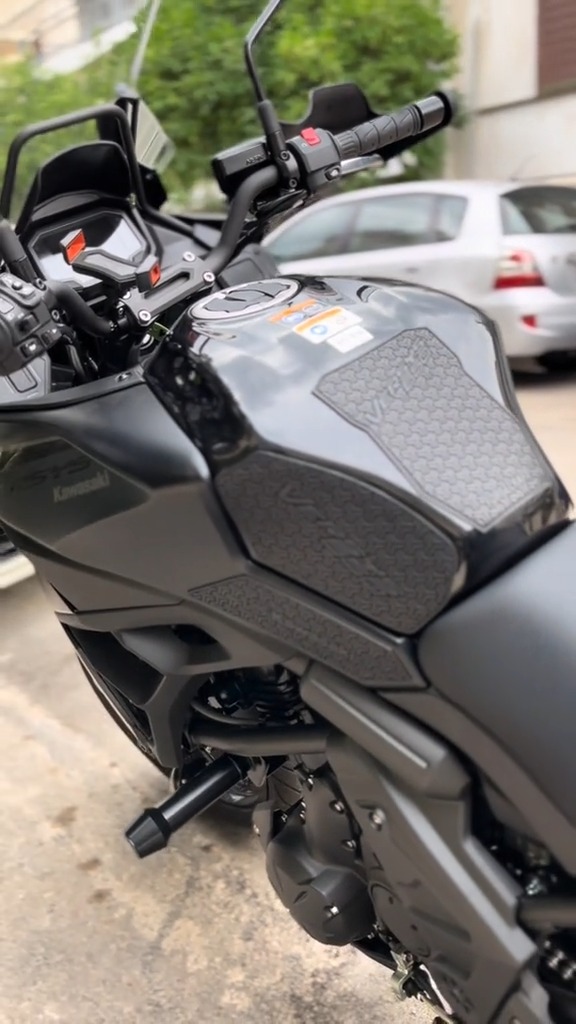 tankpad-kawasaki-versys-650-3 Tankpad Set Kawasaki Versys 650 – Μαύρο – εικόνα 3