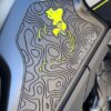 Tankpad Set CFMoto 800MT – Τοπογραφικό, Μαύρο / Neon Κίτρινο 1 Tankpad Set CFMoto 800MT – Τοπογραφικό, Μαύρο / Neon Κίτρινο – φωτογραφία 1