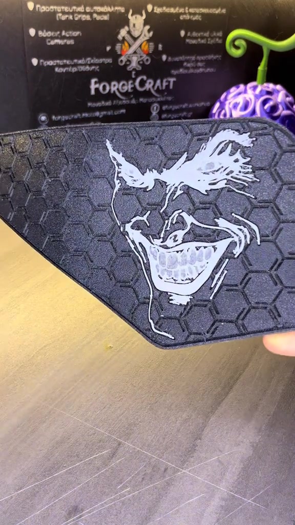 Tankpad Set Yamaha Tracer 9 GT – Joker, Glow in the Dark 1 Tankpad Set Yamaha Tracer 9 GT – Joker, Glow in the Dark – φωτογραφία 1