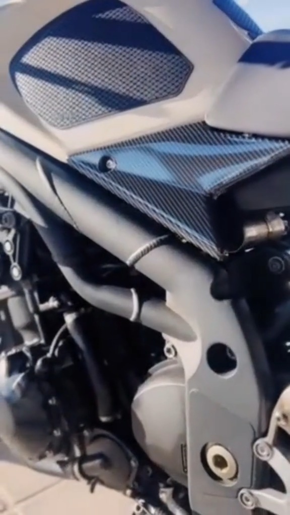 tankpad-triumph-speed-triple-1050-carbon-look-1 Tankpad Set Triumph Speed Triple 1050 – Carbon Look, Μαύρο – Forgecraft