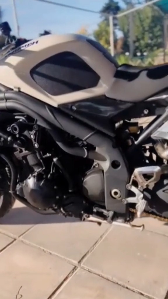 tankpad-triumph-speed-triple-1050-carbon-look-3 Tankpad Set Triumph Speed Triple 1050 – Carbon Look, Μαύρο – εικόνα 3