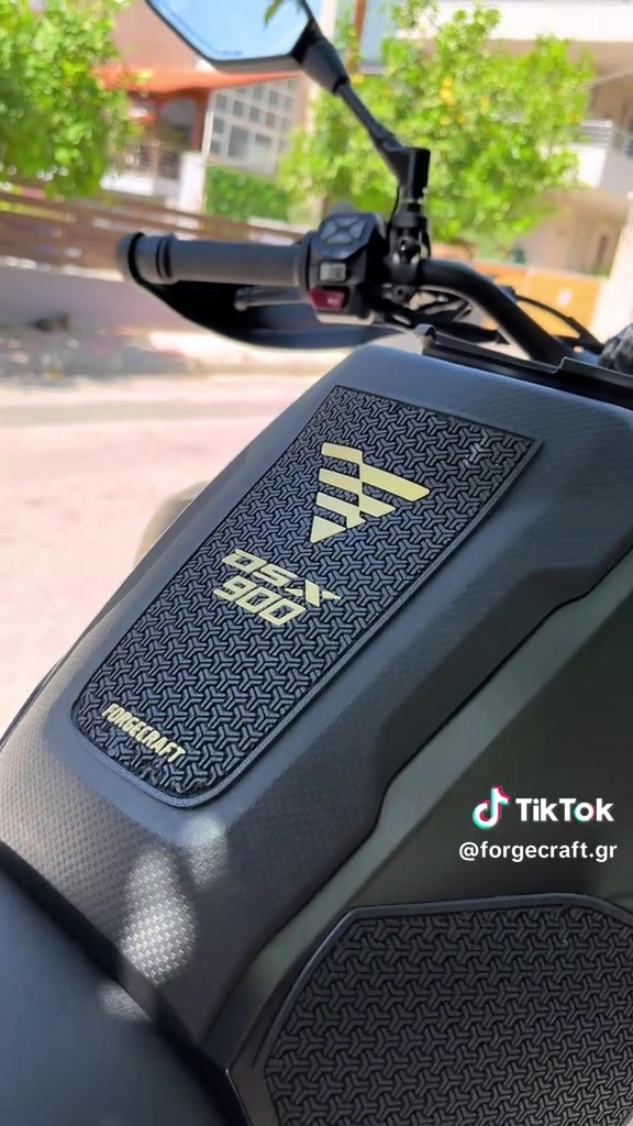 Tankpad Set Voge DS900X – Μαύρο / Χρυσό – φωτογραφία 2