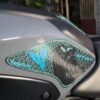 tankpad-yamaha-mt07-2021-carbon-turquoise-1 Tankpad Set Yamaha MT-07 (2021+) – Carbon Look, Μαύρο / Τιρκουάζ – Forgecraft