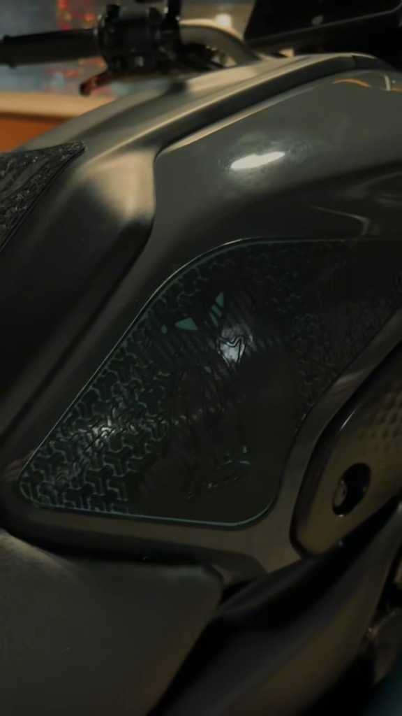 tankpad-yamaha-mt07-trinity-turquoise-4 Tankpad Set Yamaha MT-07 – Trinity, Μαύρο / Τιρκουάζ – εικόνα 4