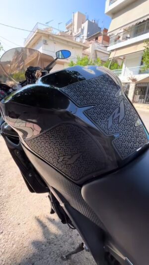 tankpad-yamaha-r1-black-1 Tankpad Set Yamaha YZF-R1 – Μαύρο – Forgecraft