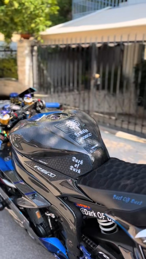 tankpad-yamaha-r6-hexstacy-3 Tankpad Set Yamaha YZF-R6 – Hexstacy, Μαύρο / Λευκό / Μπλε – εικόνα 3