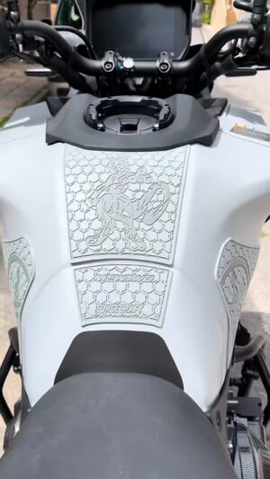 Tankpad Set Yamaha Tracer 9 (2025+) – Mewtwo, Ανοιχτό Γκρι / Γκρι – Forgecraft