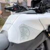 tankpad-yamaha-tracer9-2025-mewtwo-double-grey-2 Tankpad Set Yamaha Tracer 9 (2025+) – Mewtwo, Ανοιχτό Γκρι / Γκρι – εικόνα 2