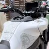 tankpad-yamaha-tracer9-2025-mewtwo-double-grey-3 Tankpad Set Yamaha Tracer 9 (2025+) – Mewtwo, Ανοιχτό Γκρι / Γκρι – εικόνα 3