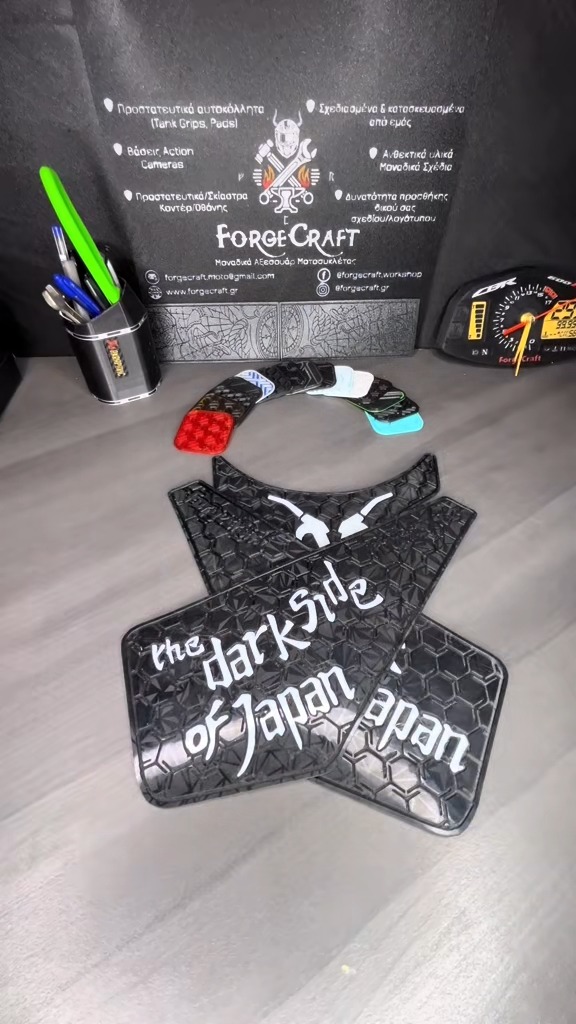 Tankpad Set Yamaha Tracer 9 (2021–2024) – The Dark Side of Japan, Μαύρο / Λευκό – Forgecraft