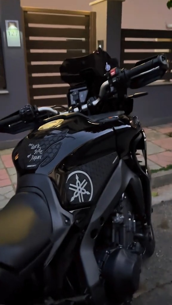 Tankpad Set Yamaha Tracer 9 (2021–2024) – The Dark Side of Japan, Μαύρο / Λευκό – εικόνα 6