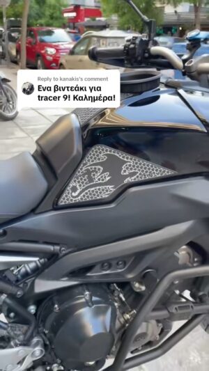 tankpad-yamaha-tracer9-gen3-draconic-1 Tankpad Set Yamaha Tracer 9 (2021–2024) – Draconic, Μαύρο / Λευκό – Forgecraft