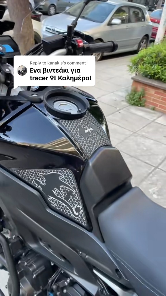 tankpad-yamaha-tracer9-gen3-draconic-2 Tankpad Set Yamaha Tracer 9 (2021–2024) – Draconic, Μαύρο / Λευκό – εικόνα 2