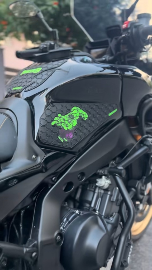 Tankpad Set Yamaha Tracer 9 GT (2021–2024) – Hulk, Μαύρο / Πράσινο / Μωβ – Forgecraft