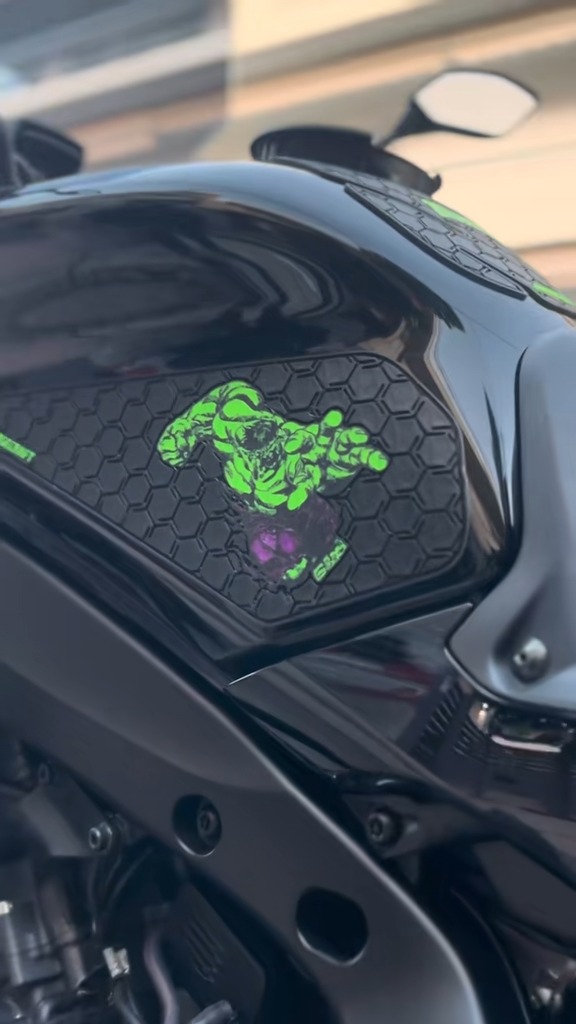 Tankpad Set Yamaha Tracer 9 GT (2021–2024) – Hulk, Μαύρο / Πράσινο / Μωβ – εικόνα 2